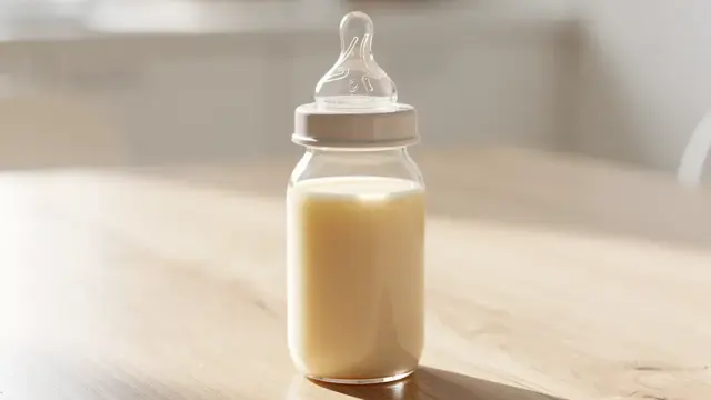 Muttermilchflaschen aus BPA-freiem Material für eine sichere Fütterung von Babys